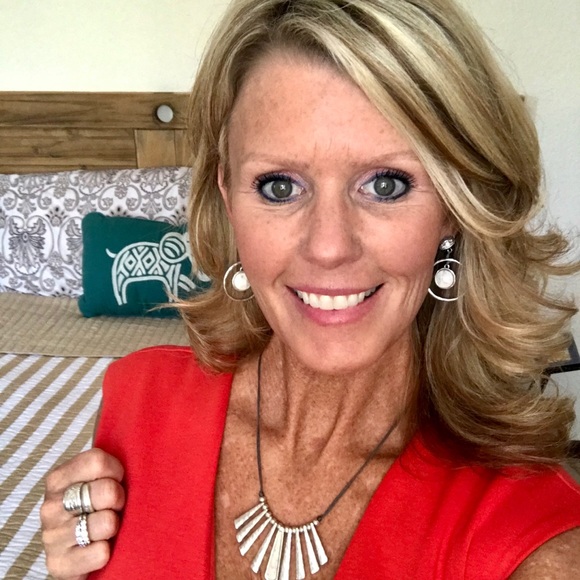 Meet your posher Linda! - Picture 5 of 6